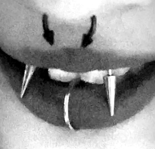 Vampire Septum Dracula Nail Halloween Piercing