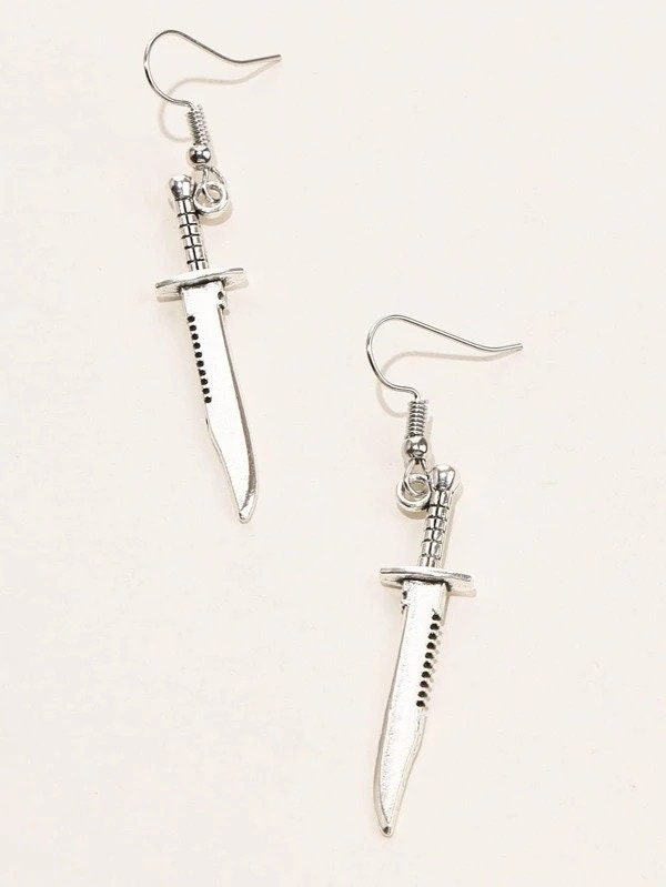 ANIMAE KNIFE EARRINGS